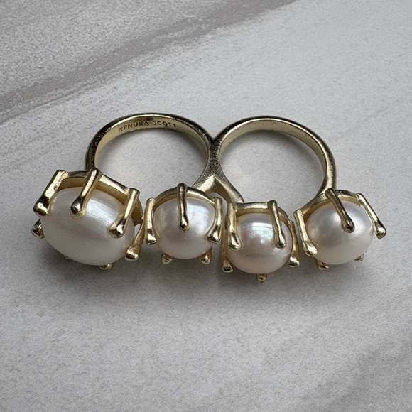 Kendra Scott Gold and White Pearl Ring